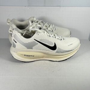 Nike Vomero 18 Women’s 7.5 White and Black ZoomX Running Shoes S20